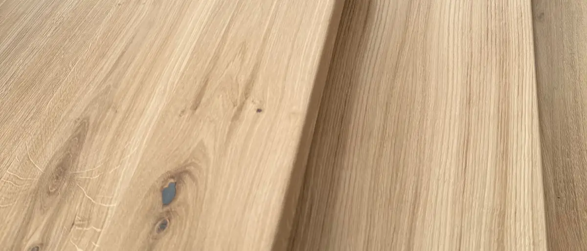 Massief eiken planken in B/C-kwaliteit van dichtbij